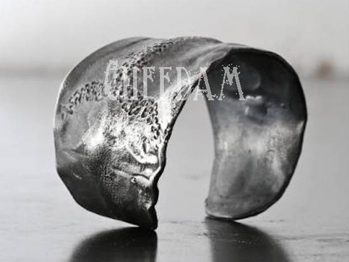 PRIMITIVE BANGLE SILVER