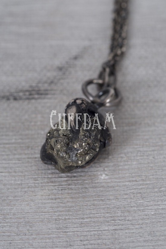 RW LONDON SILVER CLAW PIRITY STONE NECKLACE2