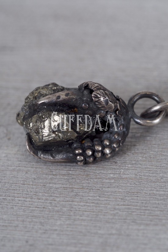 RW LONDON SILVER CLAW PIRITY STONE NECKLACE4